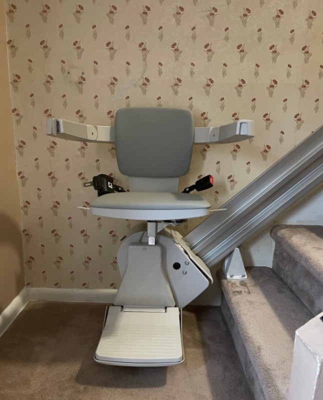 Bruno Elan stairlift installed in Dove DE by Lifeway Mobility PHI