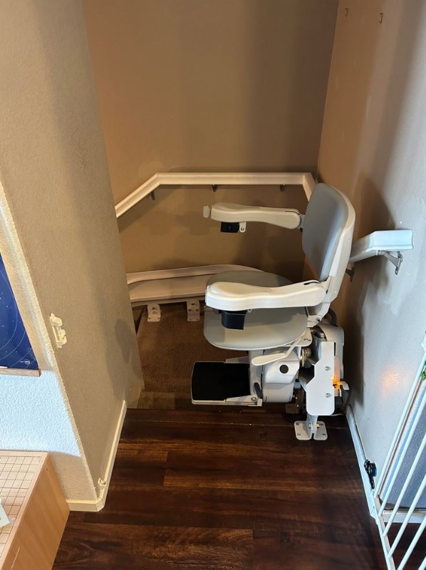 Oceanside CA curved stairlift from Lifeway Mobility
